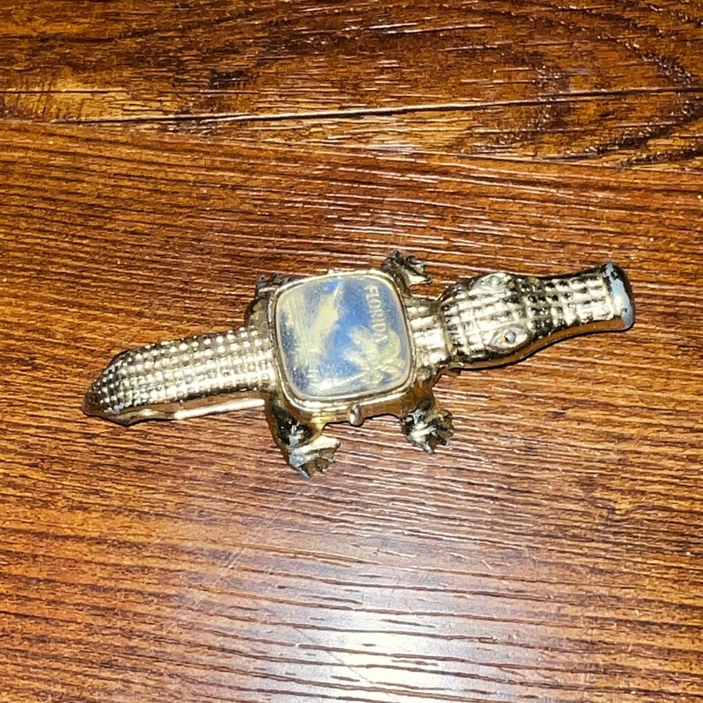 ⭐️Vintage Gold Tone Metal Florida Alligator Bottle Opener - Picture 3 of 8